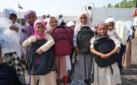 تعز.خلية الأعمال الإنسانية توزع 3000 حقيبة مدرسية مع مستلزماتها في ريف المخا