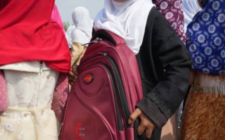 تعز.خلية الأعمال الإنسانية توزع 3000 حقيبة مدرسية مع مستلزماتها في ريف المخا