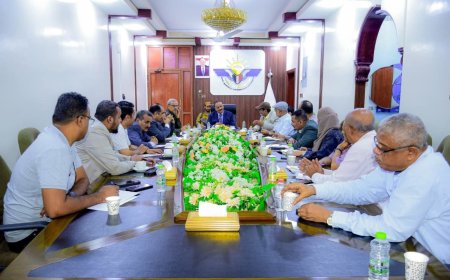 وزير النقل يتفقد سير عمل الهيئة العامة للطيران المدني والأرصاد ويترأس اجتماعاً لمناقشة خطط التطوير