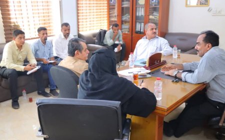 خلال لقائه بالقائم بأعمال صندوق النظافة..  مدير عام خورمكسر يؤكد ضرورة إعادة تنظيم كورنيش ساحل أبين