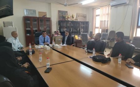 عميدُ كليةِ الحقوقِ يجتمعُ بالفريقِ الطلابي المشاركِ في مسابقةِ التَّحْكيمِ التجاري الدولي