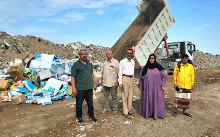 وزارة الصناعة والتجارة عدن تتلف 12 طناً من المواد الاستهلاكية المتنوعة منتهية الصلاحية