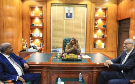 محافظ حضرموت ووكيل قطاع الرياضة يناقشان سبل التعاون المشترك