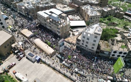 مئات الآلاف من أبناء تعز يطالبون بالقبض على قتلة "أفتهان المشهري" وإقالة مدير شرطة أمن المحافظة وقائد المحور