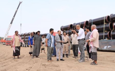 زيارة ميدانية لمعاينة وصول شحنة من مواسير مشروع الخط الاستراتيجي للصرف الصحي بعدن 