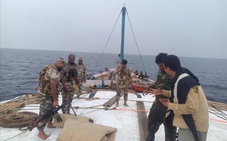 بالصور.. ضبط أكبر عملية تهريب بحرية بأبين لمادة محظورة دوليًا قادمة من عُمان