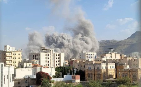 "أمهات المختطفين": غياب المعلومات عن المختطفين بعد الغارات على سجون في صنعاء "كابوس حقيقي"