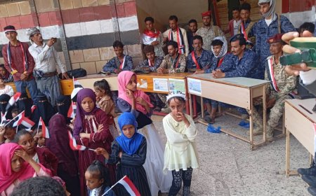تعز.. مدرسة الأجيال مزاندة بمديرية مقَْبنة تحتفي بالذكرى الـ 63 لثورة 26 سبتمبر المجيدة