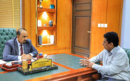 محافظ حضرموت يبحث مع وكيل وزارة الشؤون القانونية خطط تأهيل قانوني الوحدات الإدارية