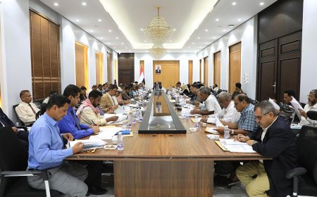 محافظ حضرموت يترأس اجتماعاً للمكتب التنفيذي ويستعرض تقارير عددا من المكاتب