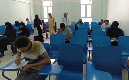كلية الصيدلة بجامعة عدن تدشن امتحان القبول لطلاب الماجستير للعام الجامعي الجديد 