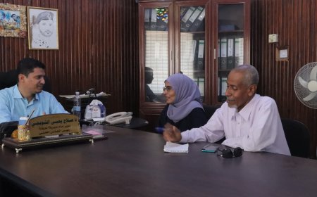 مدير عام البريقة يناقش مع مركز رؤى للدراسات مشروع « أنقذوا السلاحف » في خليج عدن