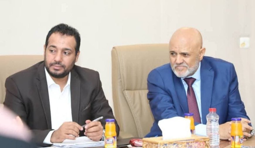 وزير التربية ومحافظ تعز يناقشان سير العمل التربوي والتعليمي في المحافظة