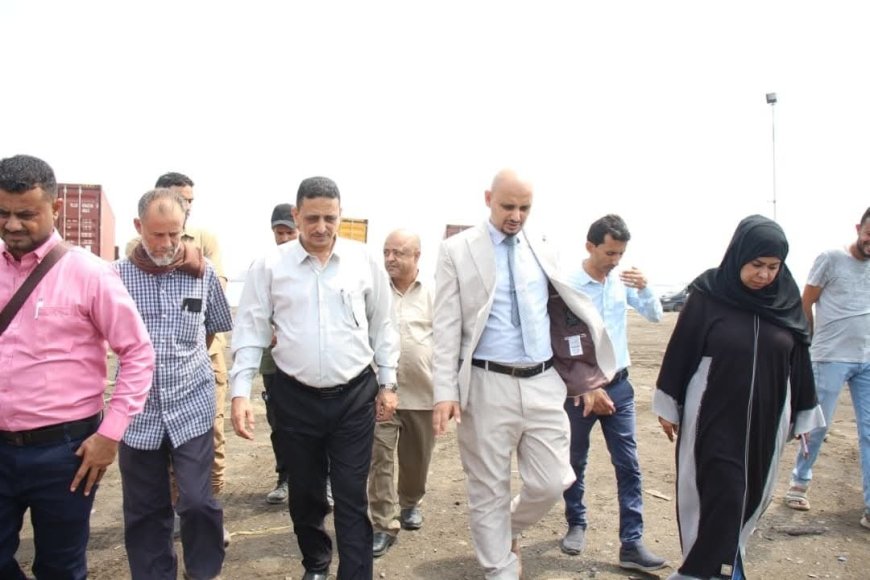 النيابة العامة تنفذ نزولاً ميدانياً إلى جمرك المنطقة الحرة بعدن لمتابعة الأداء وضبط المخالفات