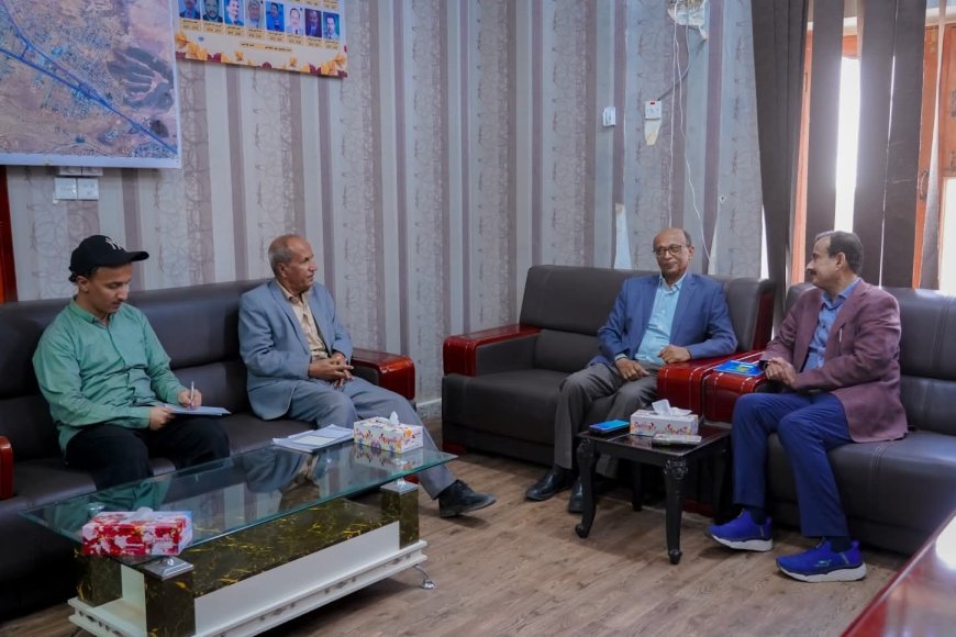 المحافظ بن الوزير يبحث مع رئيس هيئة موانئ البحر العربي سبل تعزيز التنسيق المشترك وتطوير العمل البحري