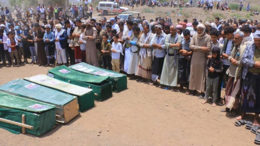 من بينهم أقارب زعيمهم.. بسرية وتكتم شديد تشييع  (6) من كبار القادة الحوثيين (أسماء)