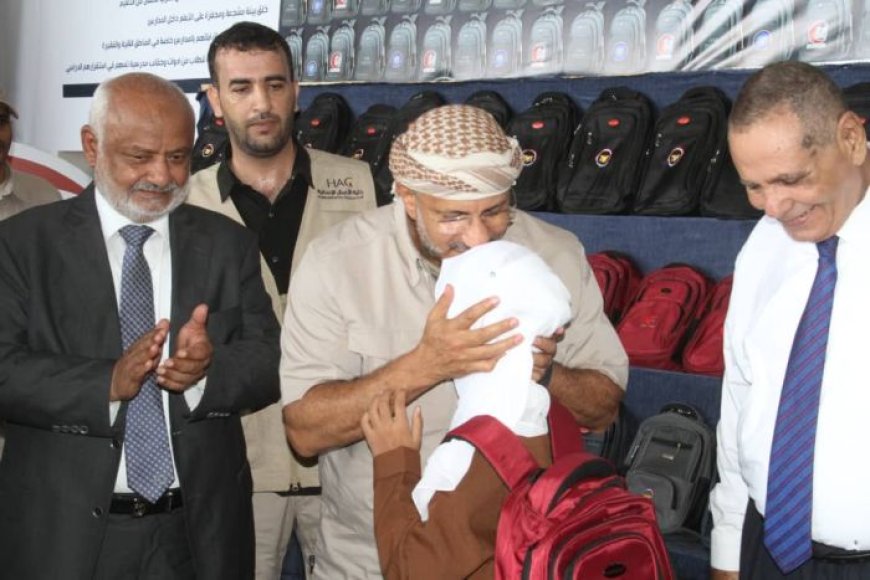 تعز :  خلية الأعمال الإنسانية تدشن مشروع الحقيبة المدرسية لعدد 26 ألف طالب وطالبة في الساحل الغربي