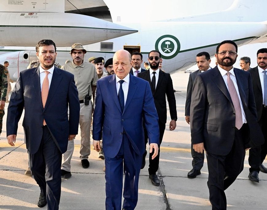رئيس مجلس القيادة يغادر عدن للمشاركة في قمة الدوحة