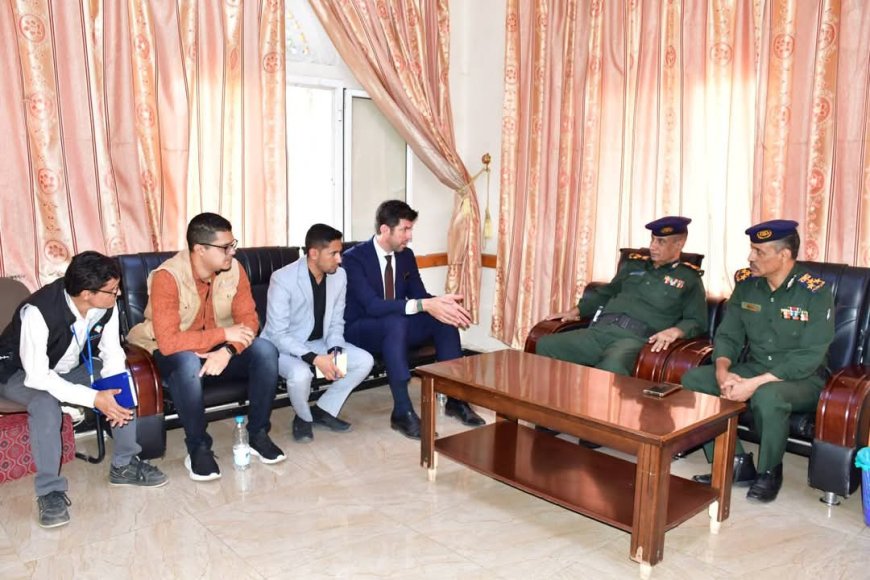 مدير عام شرطة محافظة تعز يبحث مع وفد الاتحاد الأوروبي تعزيز التنسيق وأوجه الشراكة
