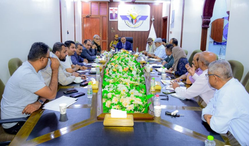 وزير النقل يتفقد سير عمل الهيئة العامة للطيران المدني والأرصاد ويترأس اجتماعاً لمناقشة خطط التطوير