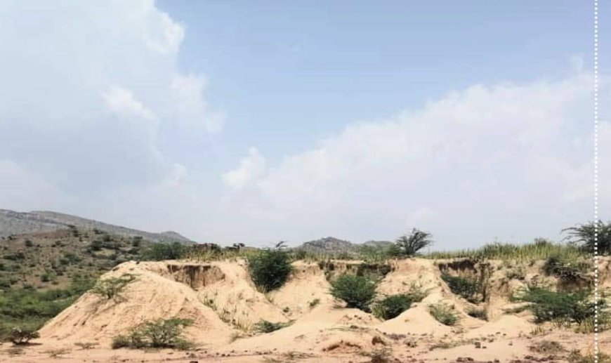 تعز.السيول تجرف مقبرة الرحبي بعزلة الشراجة .