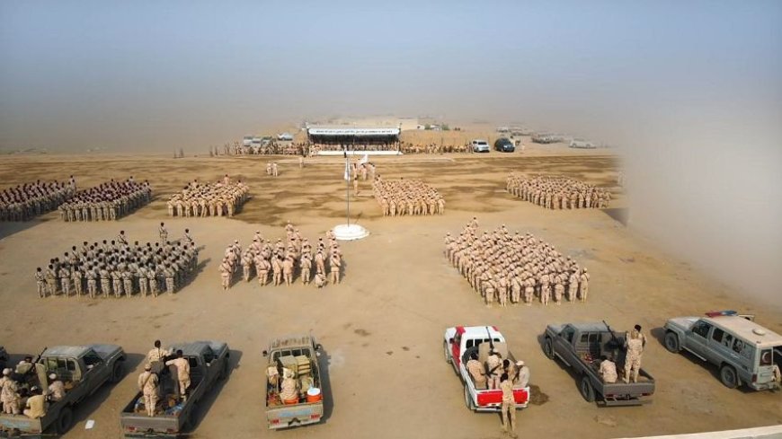 وزير الدفاع يتفقد قوات العمالقة الجنوبية ويشيد بجاهزيتها