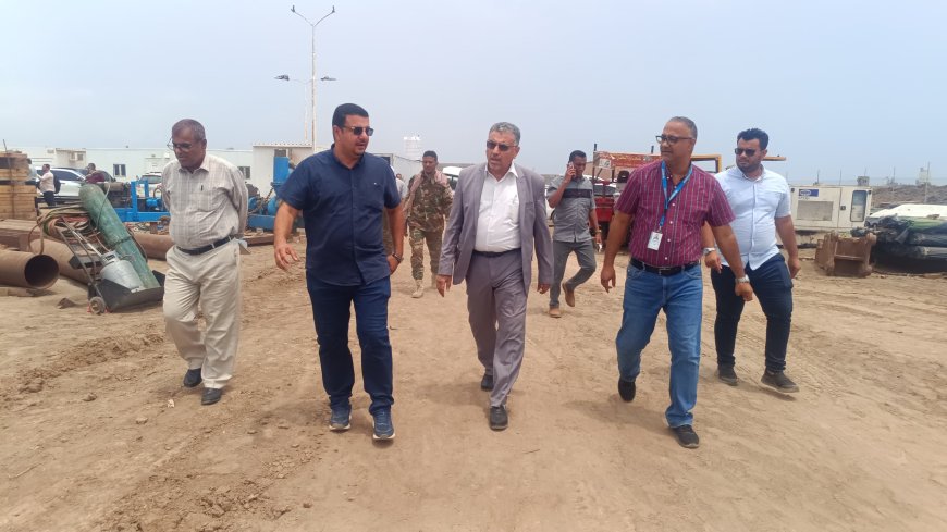نائب محافظ عدن  يترأس اجتماعا لمناقشة آلية العمل في مشروعي محطة وخط الصرف الصحي الكراع - العريش 