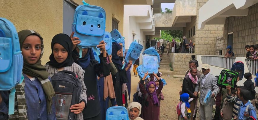 تعز.للعام الخامس على التوالي لمشروع الحقيبة المدرسية ومستلزماتها بقرية العدف بمديرية جبل حبشي.