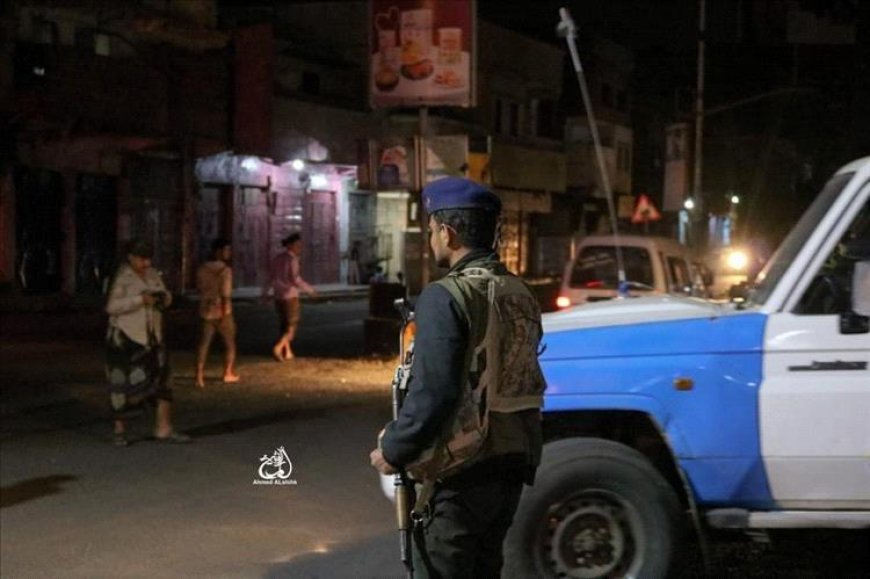 بعد القبض على والده.. أحد المتهمين باغتيال (افتهان المشهري) يسلم نفسه لشرطة تعز