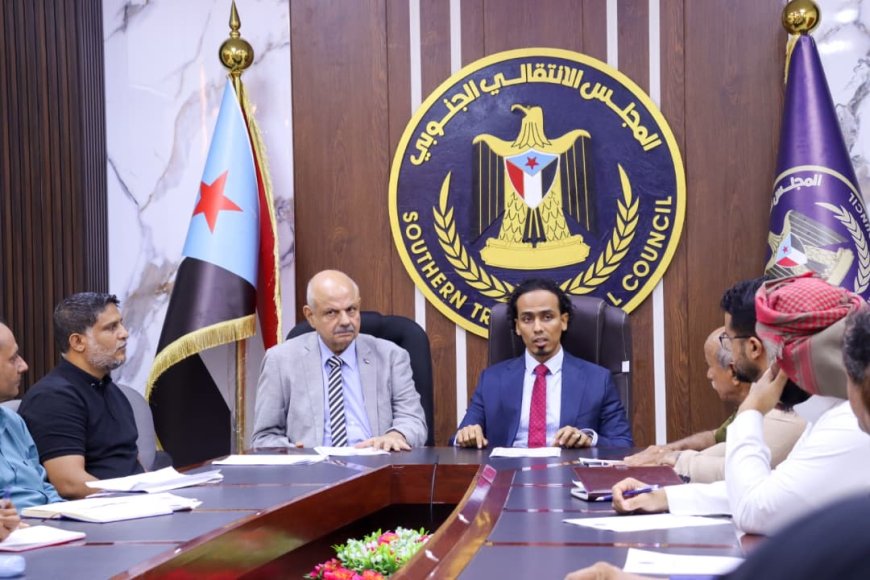 بحضور فريق التوجيه والرقابة الرئاسي.. انتقالي العاصمة عدن يعقد اجتماعه الدوري الأول لشهر سبتمبر