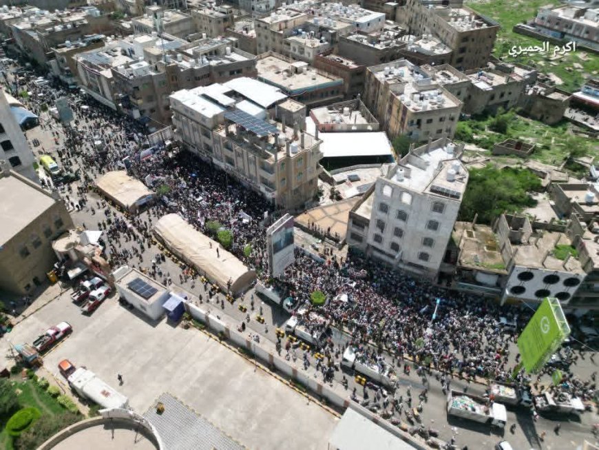 مئات الآلاف من أبناء تعز يطالبون بالقبض على قتلة "أفتهان المشهري" وإقالة مدير شرطة أمن المحافظة وقائد المحور