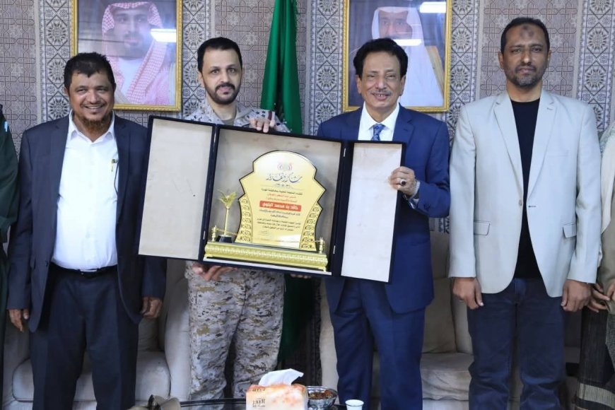 محافظ المهرة يكرم قائد قوات التحالف تقديرا لجهوده خلال الفترة الماضية
