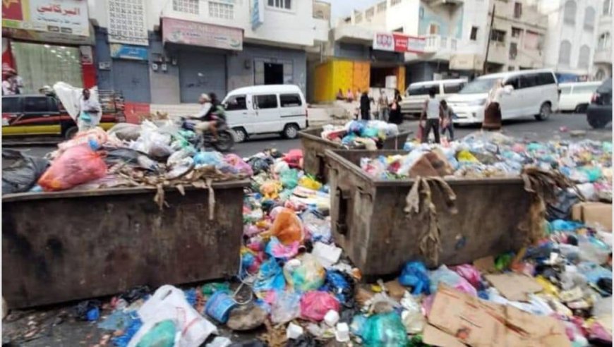 تعز تختنق بالقمامة والأوبئة.