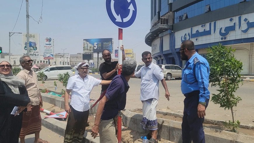 تدشين تركيب لوحات إرشادية مرورية في الشوارع الرئيسية بمديرية المنصورة..