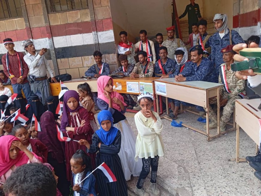 تعز.. مدرسة الأجيال مزاندة بمديرية مقَْبنة تحتفي بالذكرى الـ 63 لثورة 26 سبتمبر المجيدة