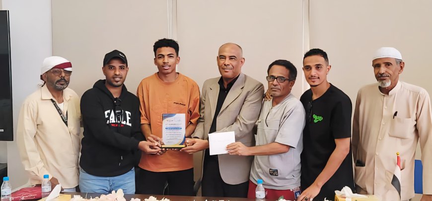 هيئة الطيران تكرم لاعب المنتخب الوطني "الهندي" وتقر إقامة بطولة كروية لموظفي مطار سيئون