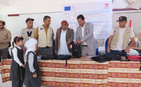 العباب يدشن مشروع توزيع (35) ألف حقيبة مدرسية بمأرب