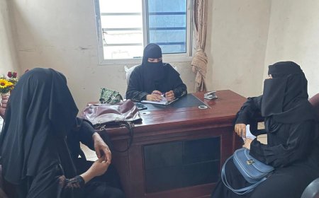 جمعية العريش النسوية تجري المقابلات الشخصية للمتقدمات لدورة التسويق الإلكتروني في خور مكسر