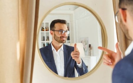 لماذا تبدو في المراءة أكثر جمالاً عن صورنا الشخصية ؟