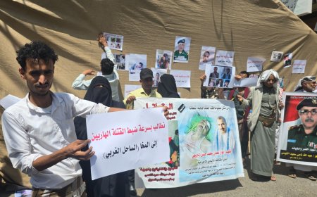 تعز: أهالي الشهداء والمغدور بهم يطالبون طارق صالح بالقبض على قتلة هاربين إلى المخا