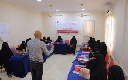 جمعية العريش النسوية  تدشن دورة تدريبية في التسويق الإلكتروني ضمن مشروع "خطوة تمكين" بخور مكسر