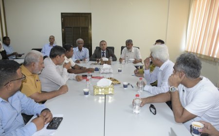 رئيس جامعة عدن يناقش مع اللجنة الوطنية سبل دعم ترشيح شبه جزيرة عدن كحديقة جيولوجية عالمية