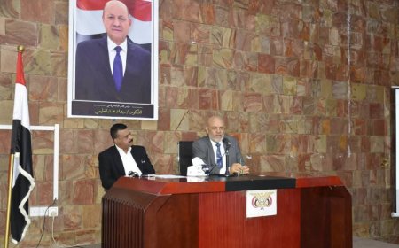 محافظ تعز يترأس اجتماعاً تحضيرياً لخطة التنمية الاقتصادية ويشدد على الحكم الرشيد.