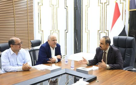 محافظ حضرموت يؤكد على أهمية تحسين قطاع الكهرباء ويطلع على المشاريع التنموية للبرنامج الإنمائي