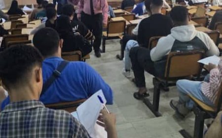 كلية العلوم الإدارية بجامعة عدن تبدأ امتحانات الدور الثاني للفصل الدراسي الثاني