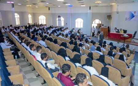 جامعة عدن تستقبل طلاب الدفعة (31) بكلية الصيدلة