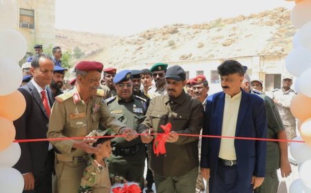 محافظ حضرموت يفتتح "استراحة وميز الضباط" بقيادة المنطقة العسكرية الثانية