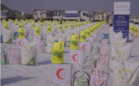 تعز...خلية الأعمال الإنسانية تواصل توزيع المساعدات الغذائية في ريف المخا.