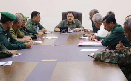 مدير أمن العاصمة عدن يترأس اجتماعًا أمنيًا بمديري الإدارات ويشدد على تعزيز الأداء والانضباط.