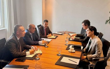 رئيس الوزراء يناقش مع سفيرة المملكة المتحدة مستجدات الأوضاع وتعزيز الشراكة لدعم الإصلاحات